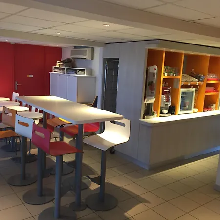 博斯圣莱热普瑞米尔经典酒店 酒店 *